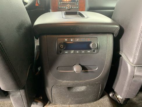 Used 2013 Chevrolet Suburban LT image 32