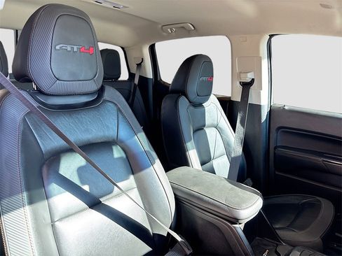 Used 2022 GMC Canyon AT4 image 25