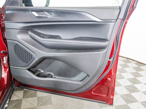 New 2025 Jeep Grand Cherokee Altitude image 33