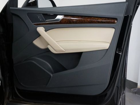 Used 2018 Audi Q5 2.0T Premium Plus w/ Premium Plus Package image 29