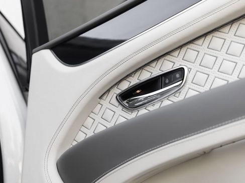 Used 2023 Bentley Bentayga Speed AWD/4WD image 45