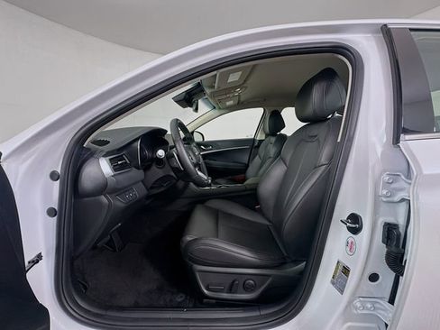 Certified 2025 Genesis G70 2.5T image 22