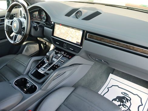 Used 2021 Porsche Cayenne GTS AWD/4WD image 30