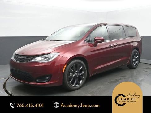 Used 2020 Chrysler Pacifica Touring w/ S Appearance Package FWD image 1