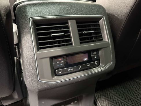 Used 2019 Volkswagen Atlas SEL Premium image 18