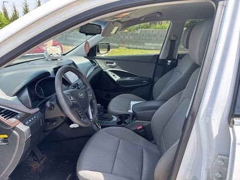 Used 2017 Hyundai Santa Fe Sport FWD image 4