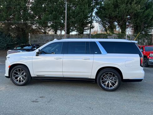 Used 2023 Cadillac Escalade ESV Premium Luxury Platinum image 7