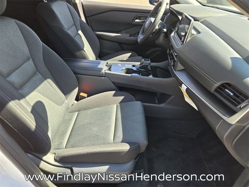 Used 2025 Nissan Rogue SV image 16