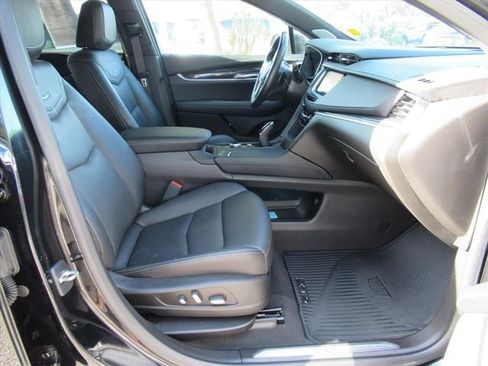 Used 2023 Cadillac XT5 Premium Luxury FWD image 9