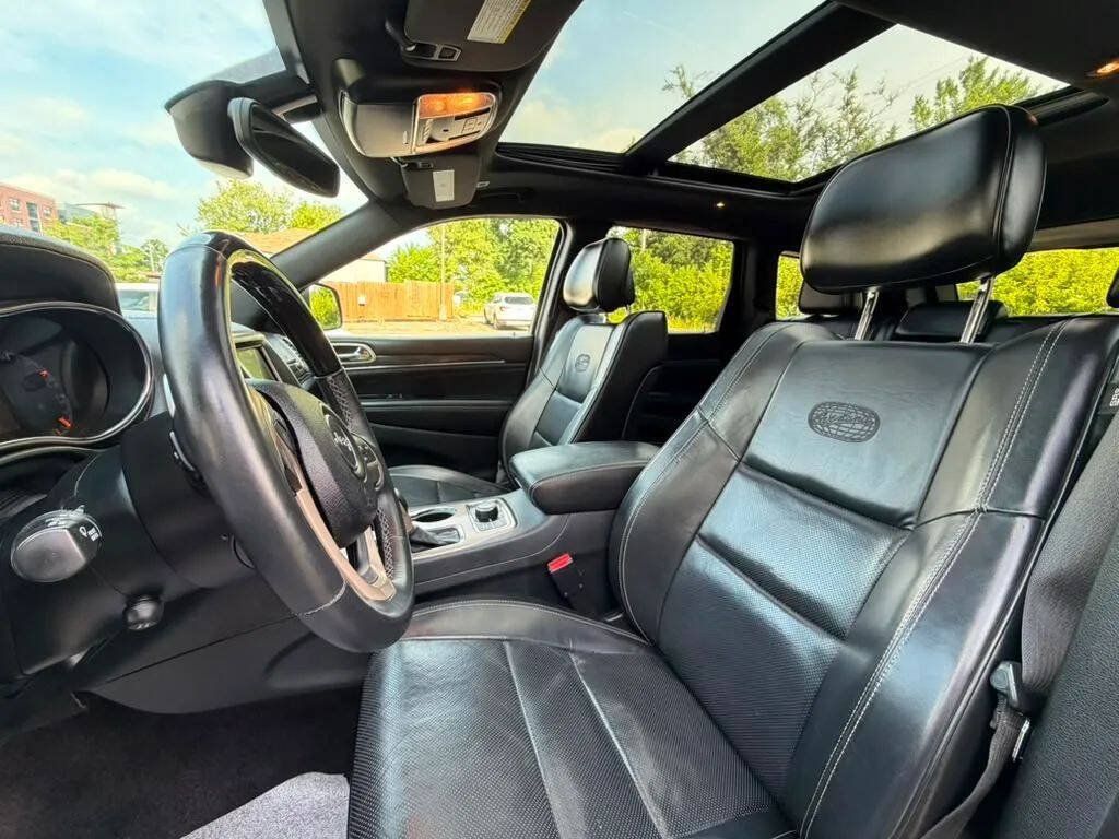 Used 2017 Jeep Grand Cherokee Overland AWD/4WD image 13