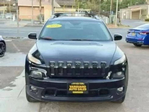 Used 2016 Jeep Cherokee Latitude FWD image 4