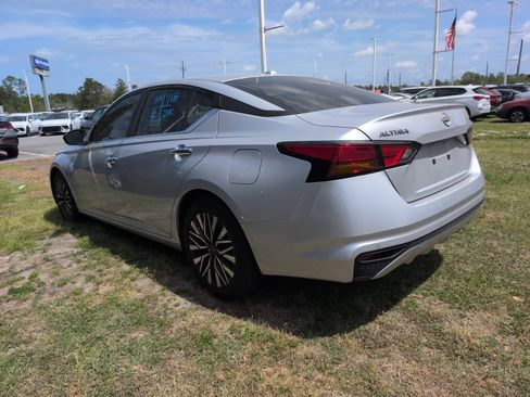 Used 2024 Nissan Altima 2.5 SV image 4