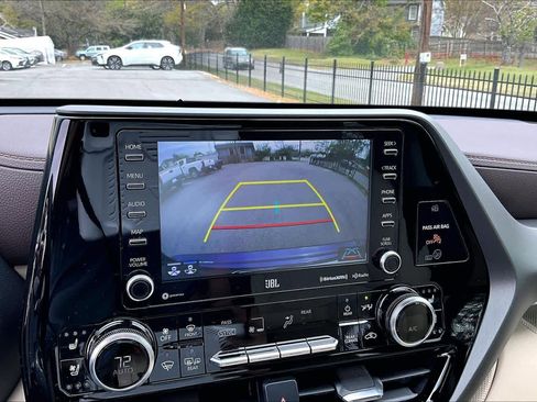 Used 2021 Toyota Highlander Limited image 27