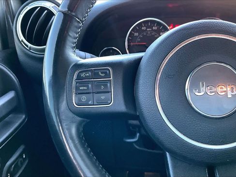 Used 2016 Jeep Wrangler Unlimited Rubicon w/ Connectivity Group AWD/4WD image 20