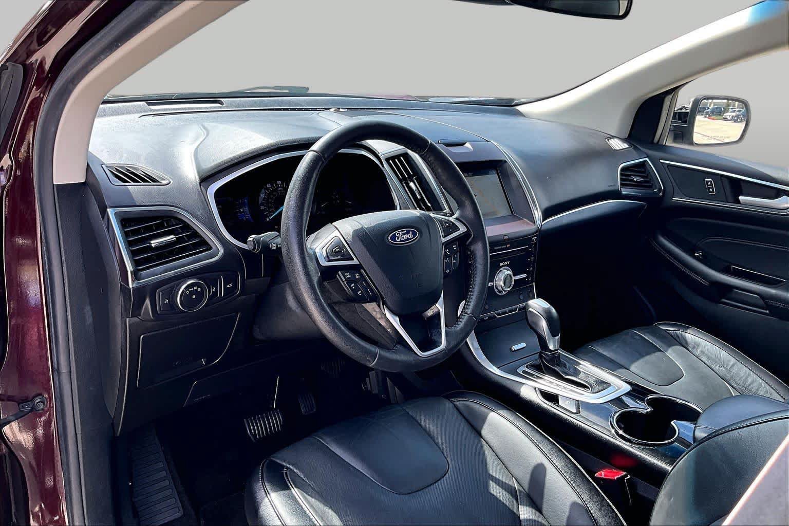 Used 2018 Ford Edge Titanium w/ Equipment Group 302A FWD image 15