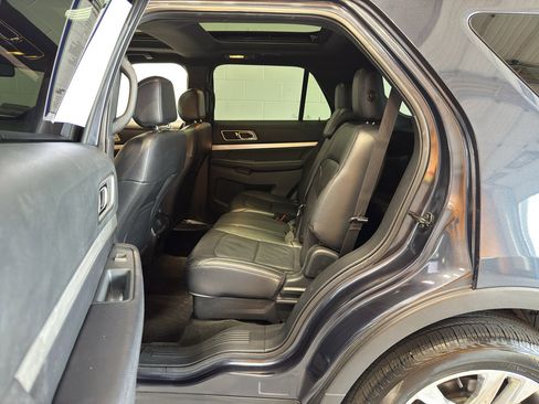 Used 2017 Ford Explorer XLT w/ Equipment Group 202A AWD/4WD image 12