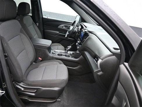 Used 2023 Chevrolet Traverse LT image 10