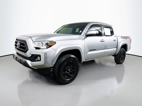 Used 2022 Toyota Tacoma SR5 w/ Technology Package image 10