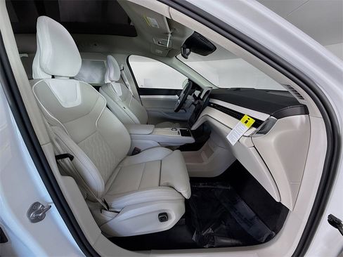 New 2025 Volvo EX90 Plus w/ Protection Package Premier image 29