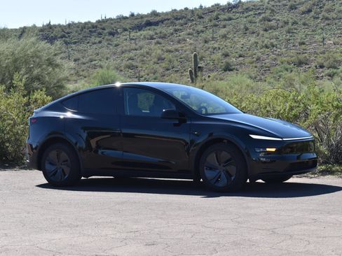 Used 2026 Tesla Model Y AWD image 3
