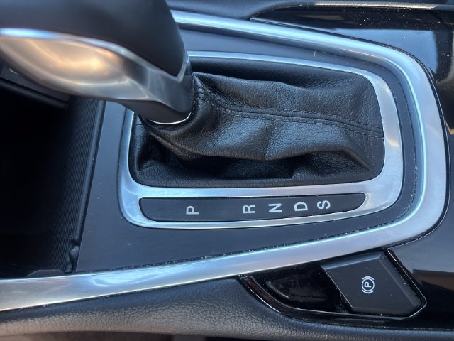 Used 2018 Ford Edge Titanium w/ Equipment Group 301A AWD/4WD image 27