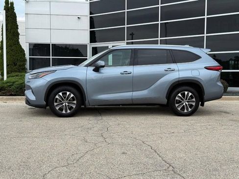 Used 2022 Toyota Highlander XLE AWD/4WD image 6
