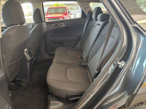 Used 2025 Kia Sportage LX image 25