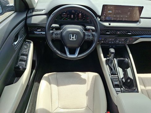 Used 2023 Honda Accord Touring image 12
