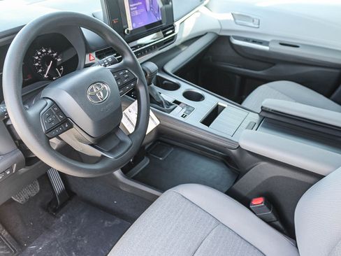 New 2026 Toyota Sienna LE FWD image 19