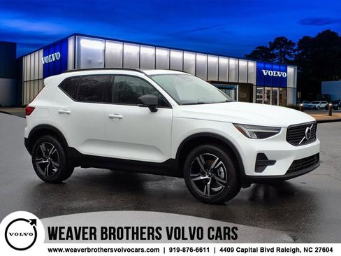 New 2026 Volvo XC40 B5 Core w/ Climate Package image 1