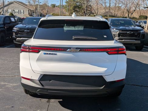 New 2026 Chevrolet Equinox EV LT image 7