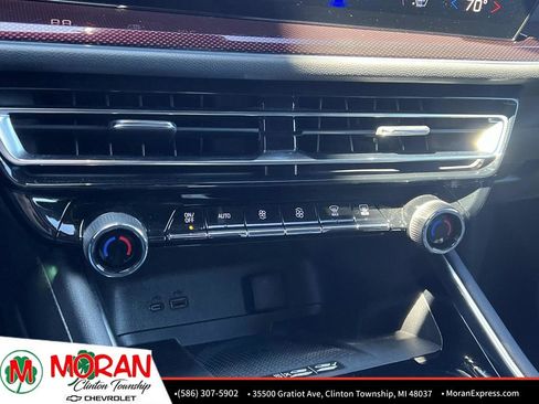 Used 2025 Chevrolet Traverse Z71 w/ LPO, Floor Liner Package AWD/4WD image 23