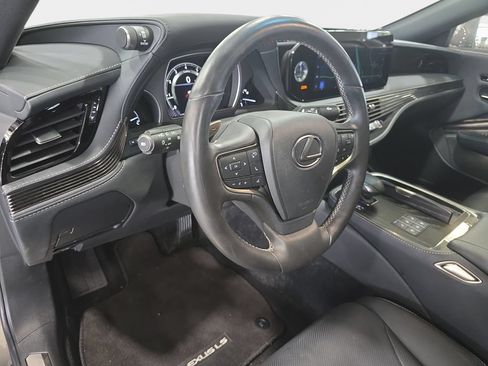 Used 2023 Lexus LS 500 w/ Accessory Package (Z2) RWD image 29