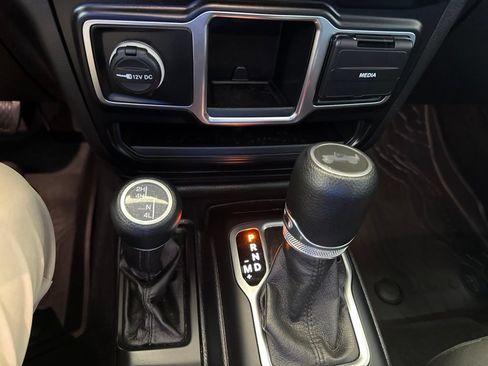 Used 2021 Jeep Wrangler Sport AWD/4WD image 21