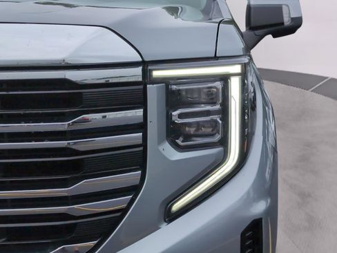 Used 2024 GMC Sierra 1500 SLT w/ SLT Premium Plus Package AWD/4WD image 35