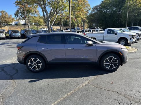 New 2025 Chevrolet Equinox EV LT image 4