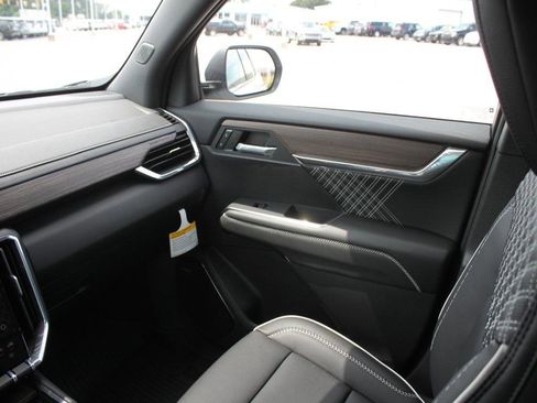 New 2026 GMC Acadia Denali w/ Super Cruise Package image 12