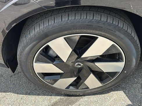 Certified 2025 Volvo XC60 T8 Plus w/ Protection Package Premier AWD/4WD image 32