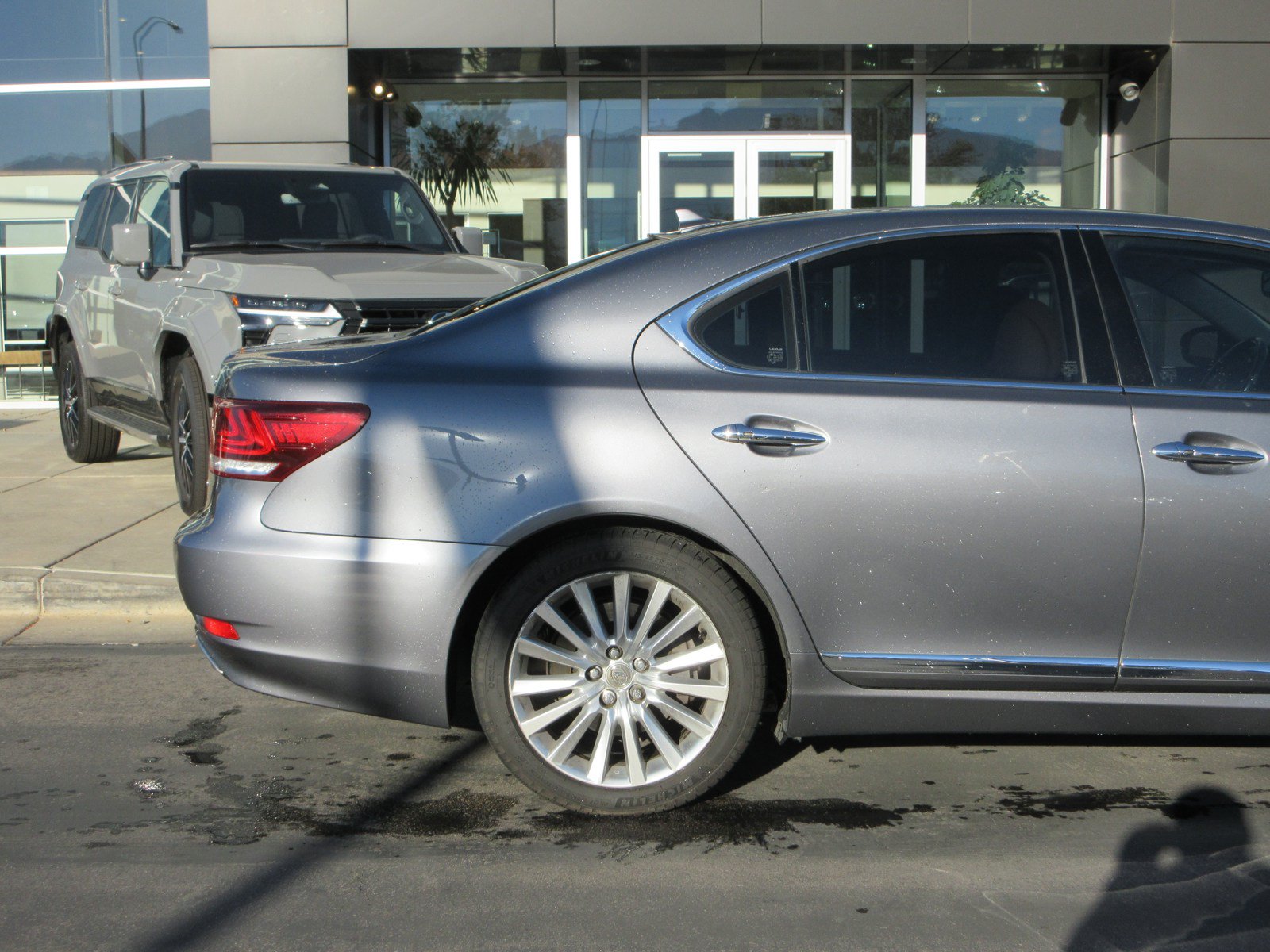 Used 2013 Lexus LS 460 AWD w/ Comfort Pkg image 11
