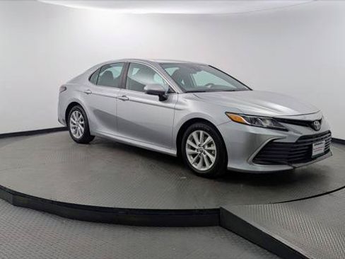 Used 2024 Toyota Camry LE FWD image 11