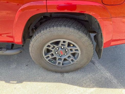 Used 2023 Toyota 4Runner SR5 Premium w/ Moonroof Package AWD/4WD image 32