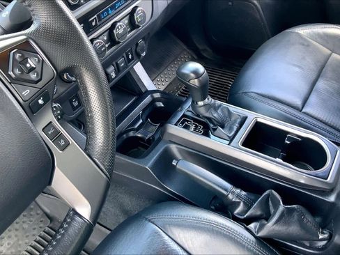 Used 2021 Toyota Tacoma TRD Off-Road w/ TRD Premium Off Road Package AWD/4WD image 16