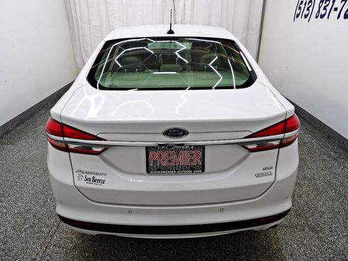 Used 2017 Ford Fusion SE w/ Fusion SE Technology Package FWD image 5
