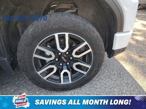 Used 2023 GMC Sierra 1500 AT4 w/ AT4 Preferred Package AWD/4WD image 9