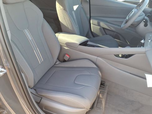 New 2025 Hyundai Elantra SEL image 7