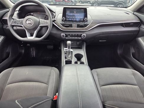 Used 2025 Nissan Altima 2.5 SV FWD image 12