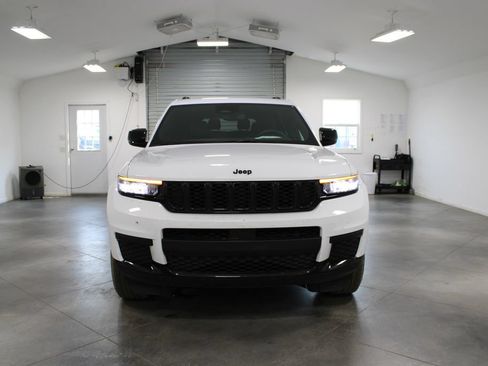 Used 2024 Jeep Grand Cherokee L Altitude AWD/4WD image 3