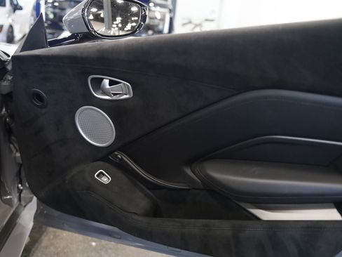 Used 2021 Aston Martin V8 Vantage Coupe RWD image 30