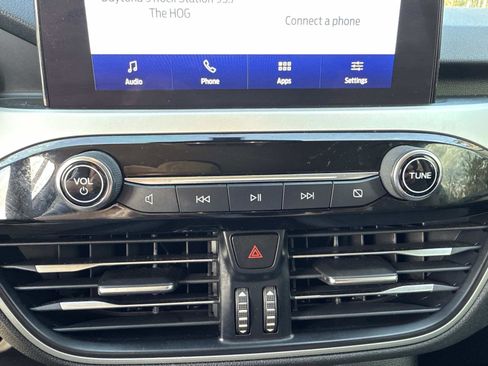 Used 2020 Ford Escape SE image 25