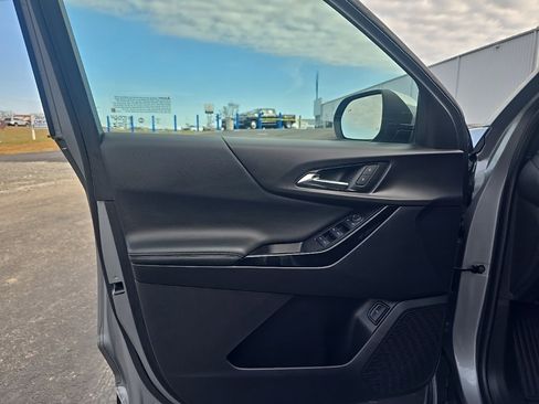 Used 2025 Chevrolet Equinox LT w/ Convenience Package II image 11